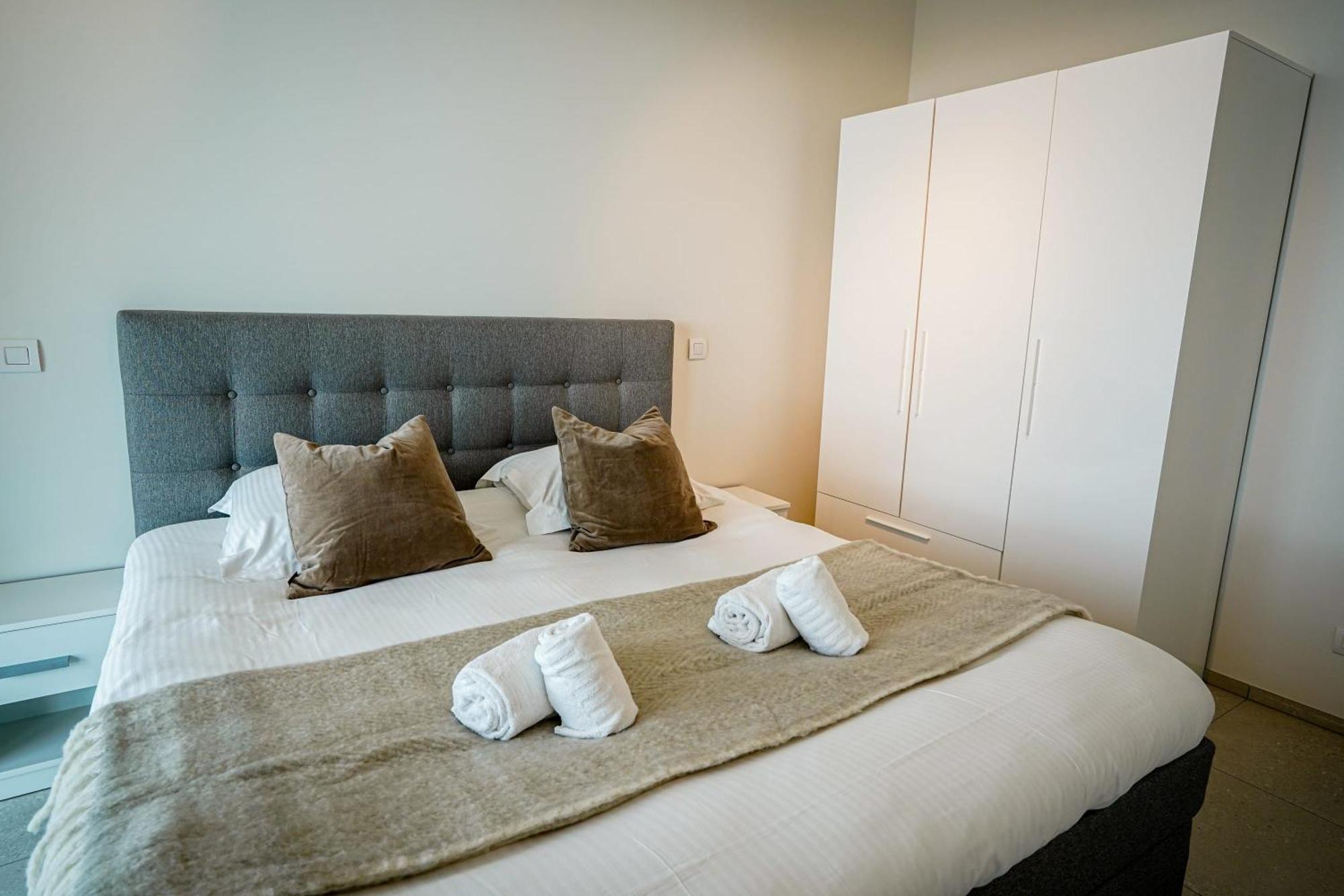 Huswell - Beautiful Apartment With Communal Pool And Gym Остенде Экстерьер фото