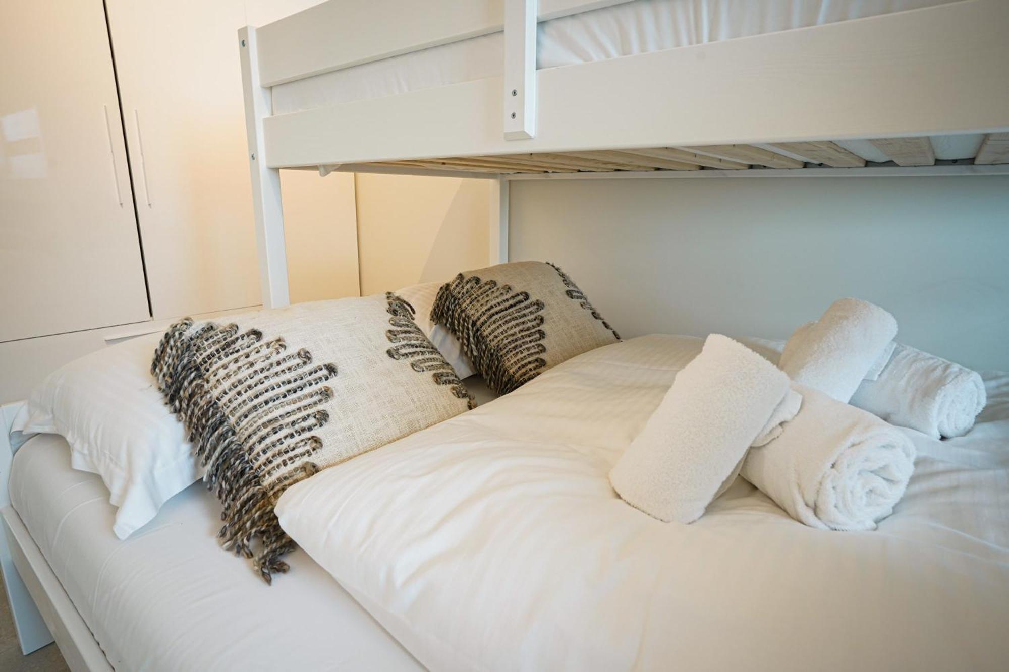 Huswell - Beautiful Apartment With Communal Pool And Gym Остенде Экстерьер фото