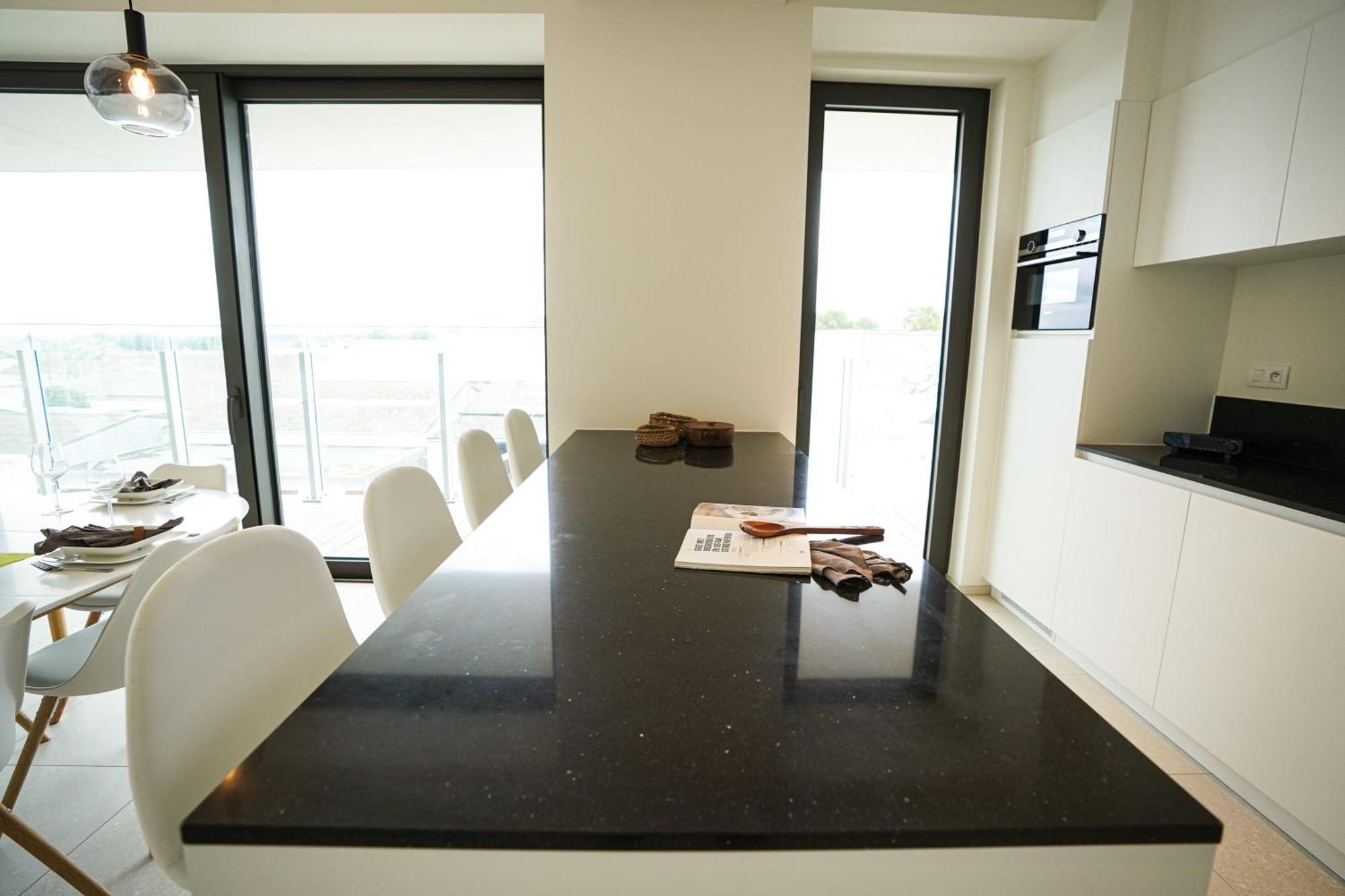 Huswell - Beautiful Apartment With Communal Pool And Gym Остенде Экстерьер фото